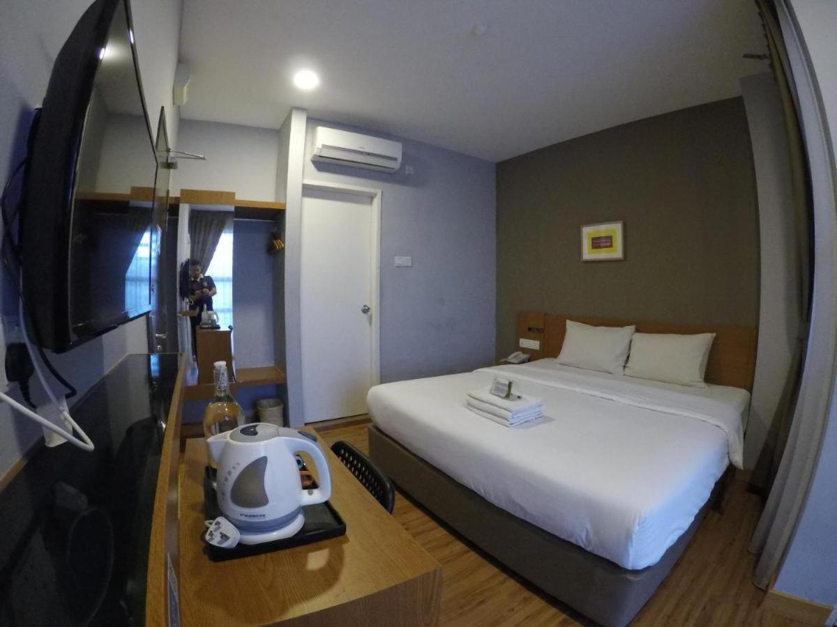 Golden Leaf Boutique Hotel Nusa Idaman Formerly Known As Ariana Hotel Джохор-Бару Экстерьер фото