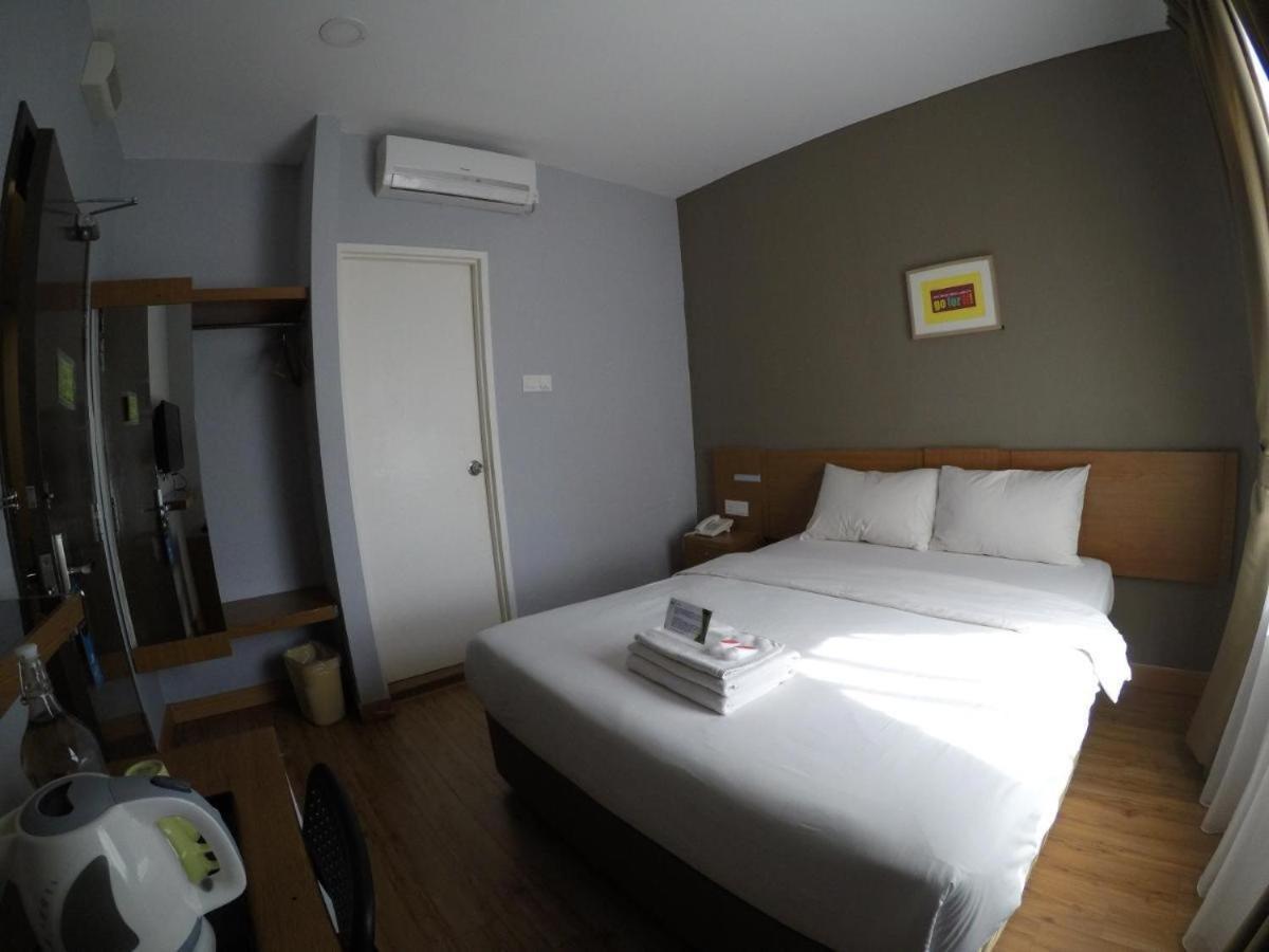 Golden Leaf Boutique Hotel Nusa Idaman Formerly Known As Ariana Hotel Джохор-Бару Экстерьер фото
