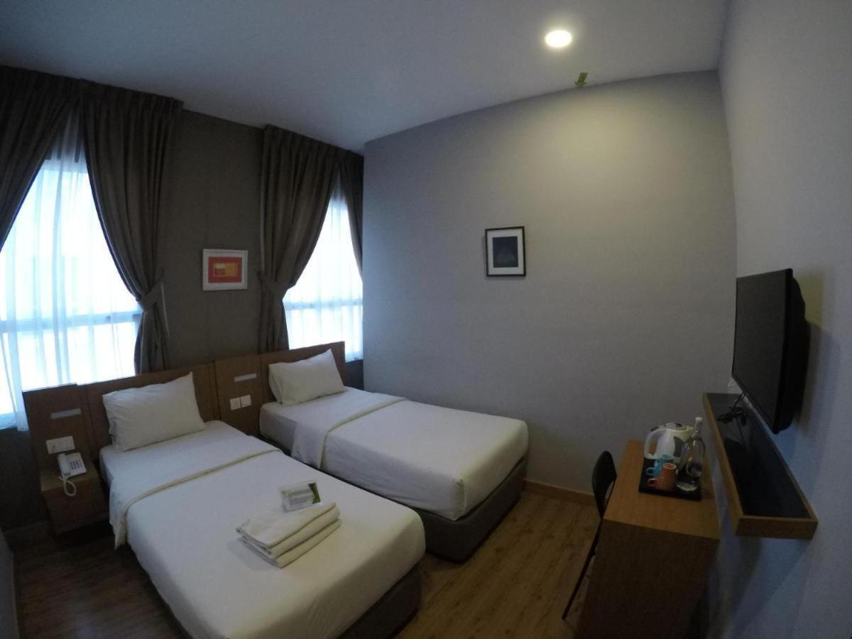 Golden Leaf Boutique Hotel Nusa Idaman Formerly Known As Ariana Hotel Джохор-Бару Экстерьер фото