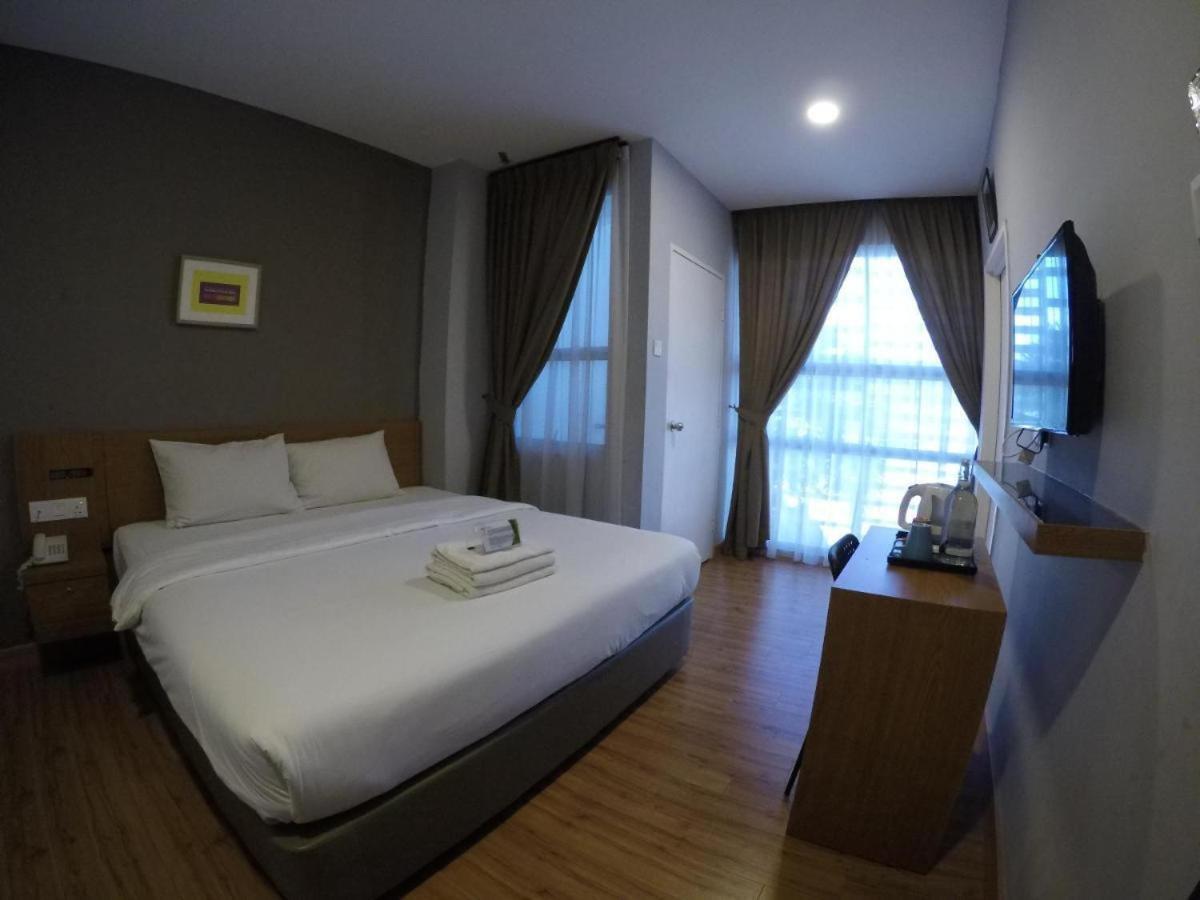 Golden Leaf Boutique Hotel Nusa Idaman Formerly Known As Ariana Hotel Джохор-Бару Экстерьер фото