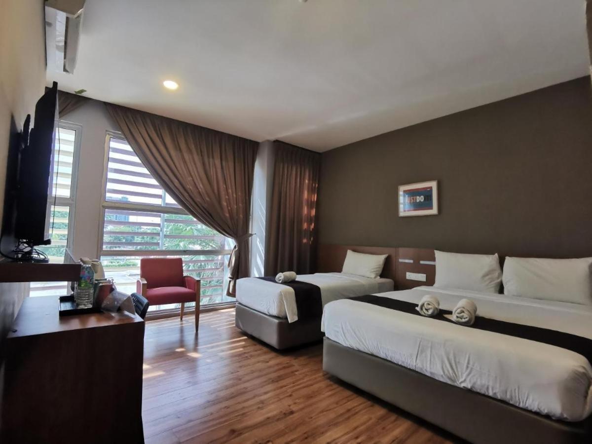 Golden Leaf Boutique Hotel Nusa Idaman Formerly Known As Ariana Hotel Джохор-Бару Экстерьер фото