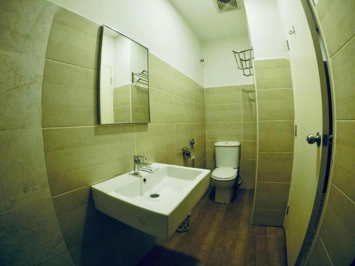 Golden Leaf Boutique Hotel Nusa Idaman Formerly Known As Ariana Hotel Джохор-Бару Экстерьер фото