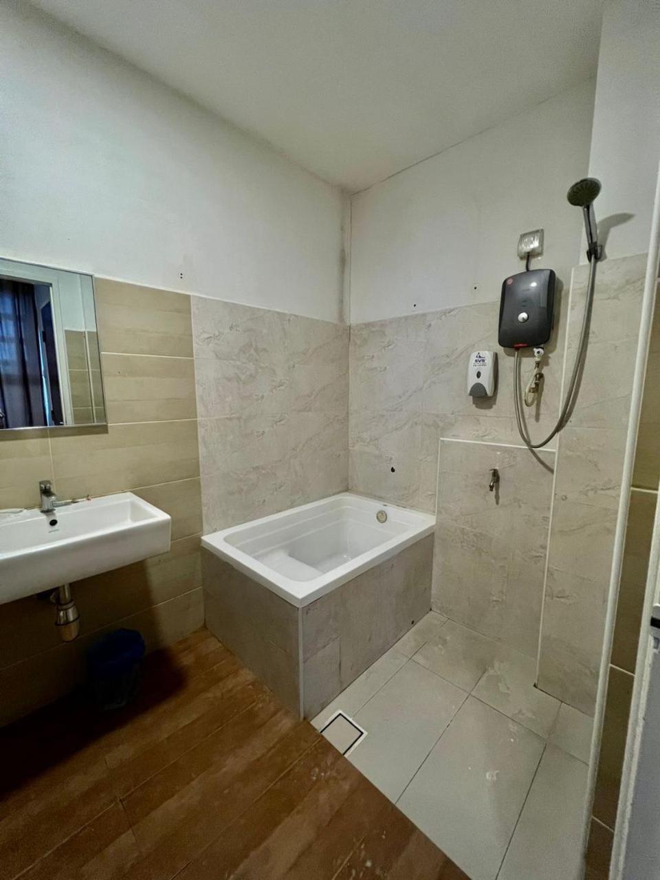 Golden Leaf Boutique Hotel Nusa Idaman Formerly Known As Ariana Hotel Джохор-Бару Экстерьер фото