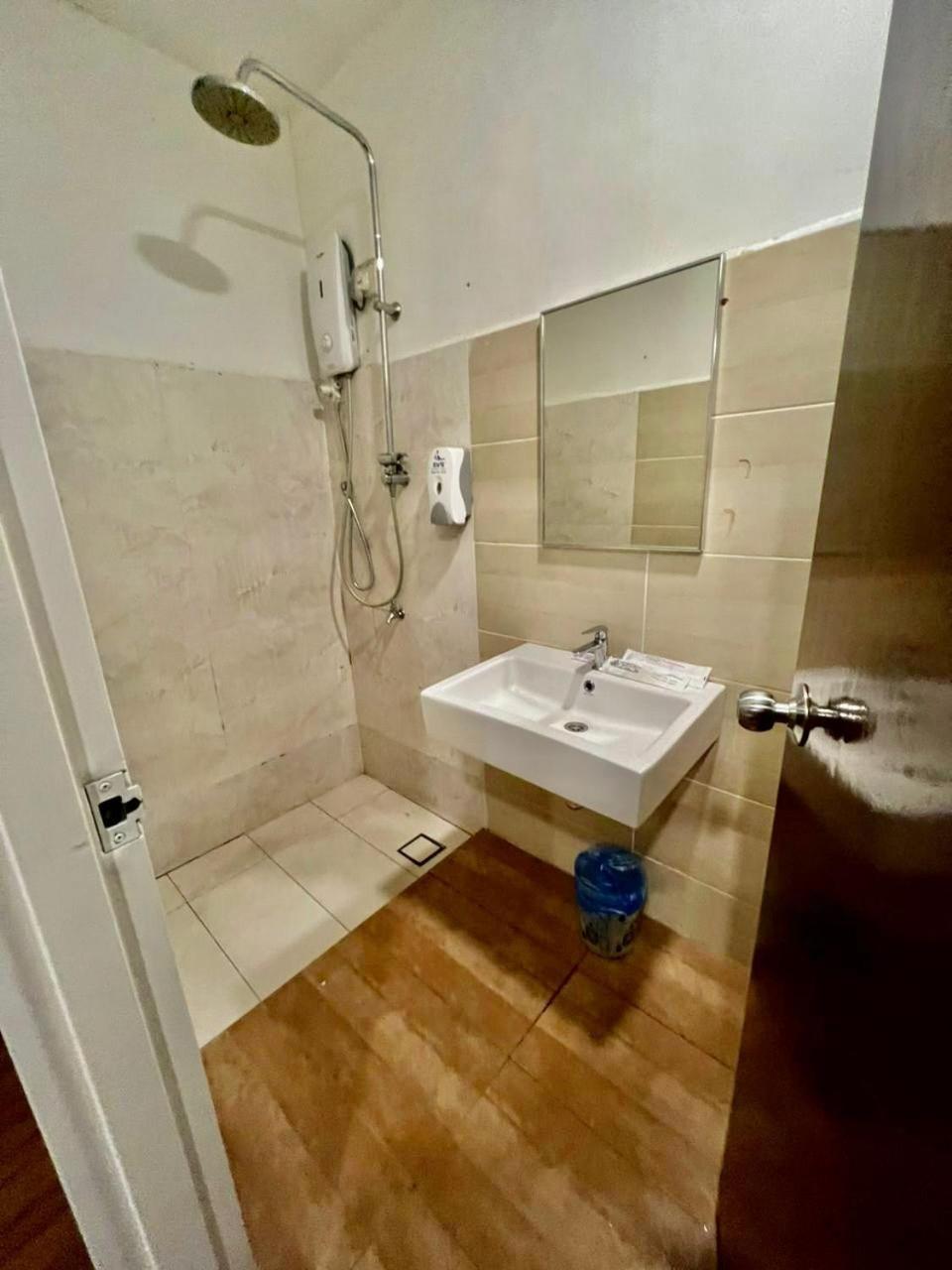 Golden Leaf Boutique Hotel Nusa Idaman Formerly Known As Ariana Hotel Джохор-Бару Экстерьер фото
