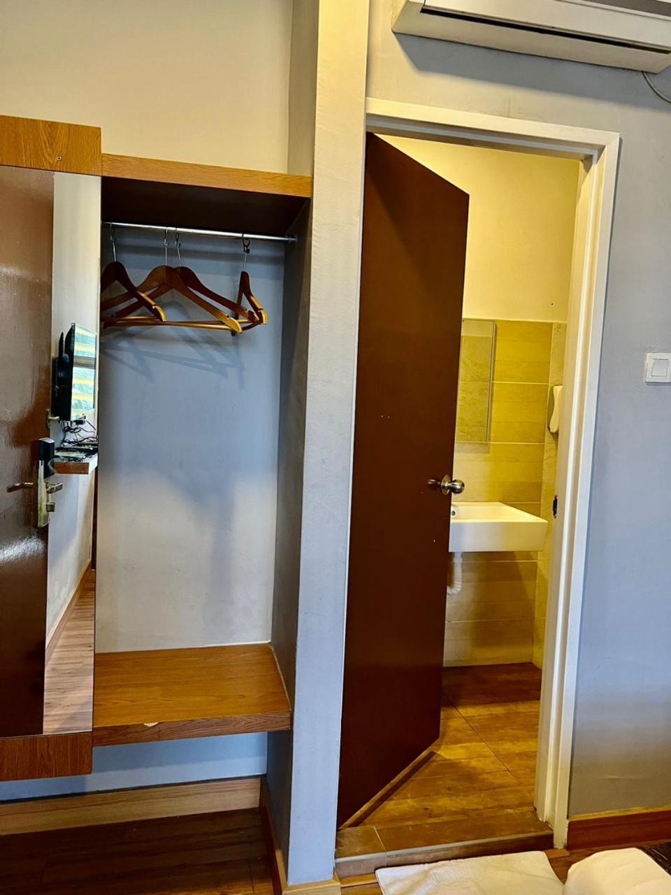 Golden Leaf Boutique Hotel Nusa Idaman Formerly Known As Ariana Hotel Джохор-Бару Экстерьер фото