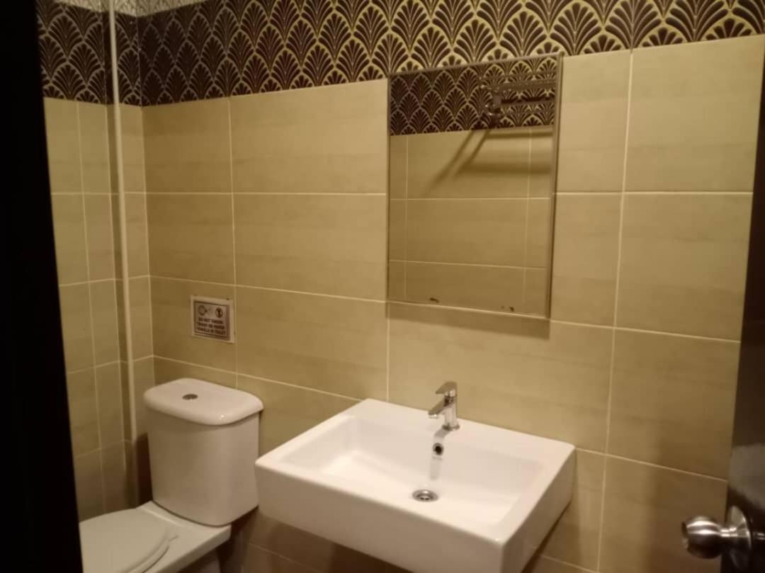 Golden Leaf Boutique Hotel Nusa Idaman Formerly Known As Ariana Hotel Джохор-Бару Экстерьер фото